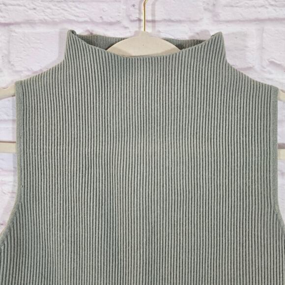 M Abound Green Sleeveless Ribbed Knit Top Size XL High Neck Cropped Minimalist - Picture 2 of 9
